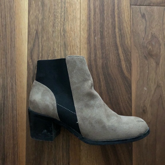 Brown suede chunky heel boots - Picture 2 of 5